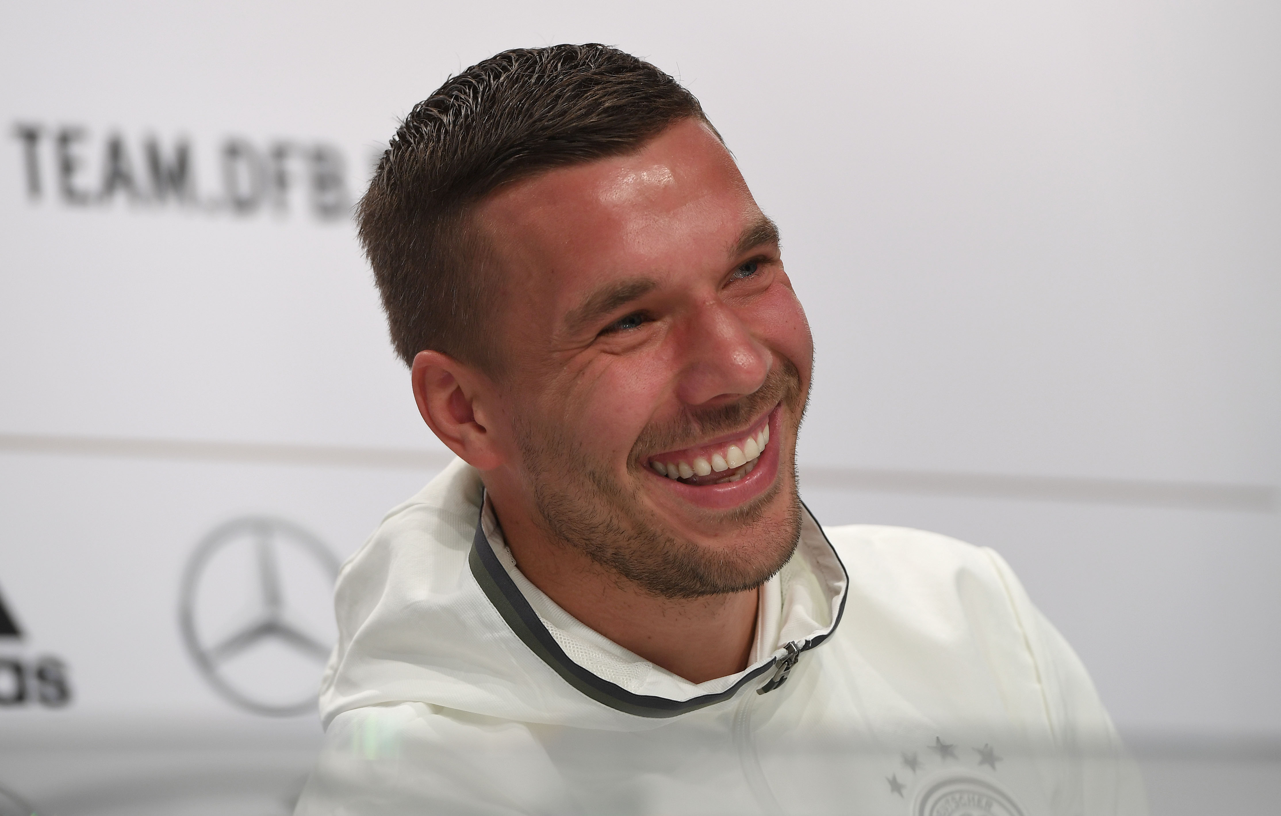 Lukas Podolski: "Tachtig procent van ons krabt wel eens ...