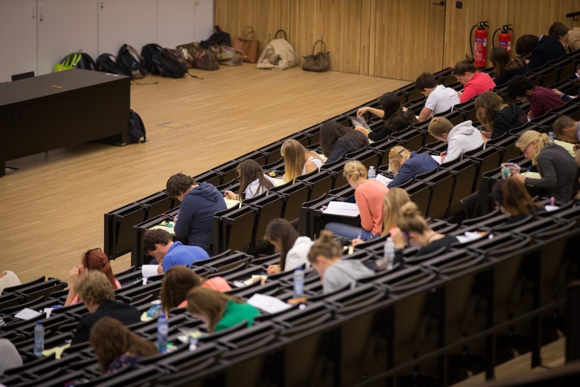 Dramatisch weinig allochtonen aan unief” (Hasselt) | Het Belang van Limburg  Mobile