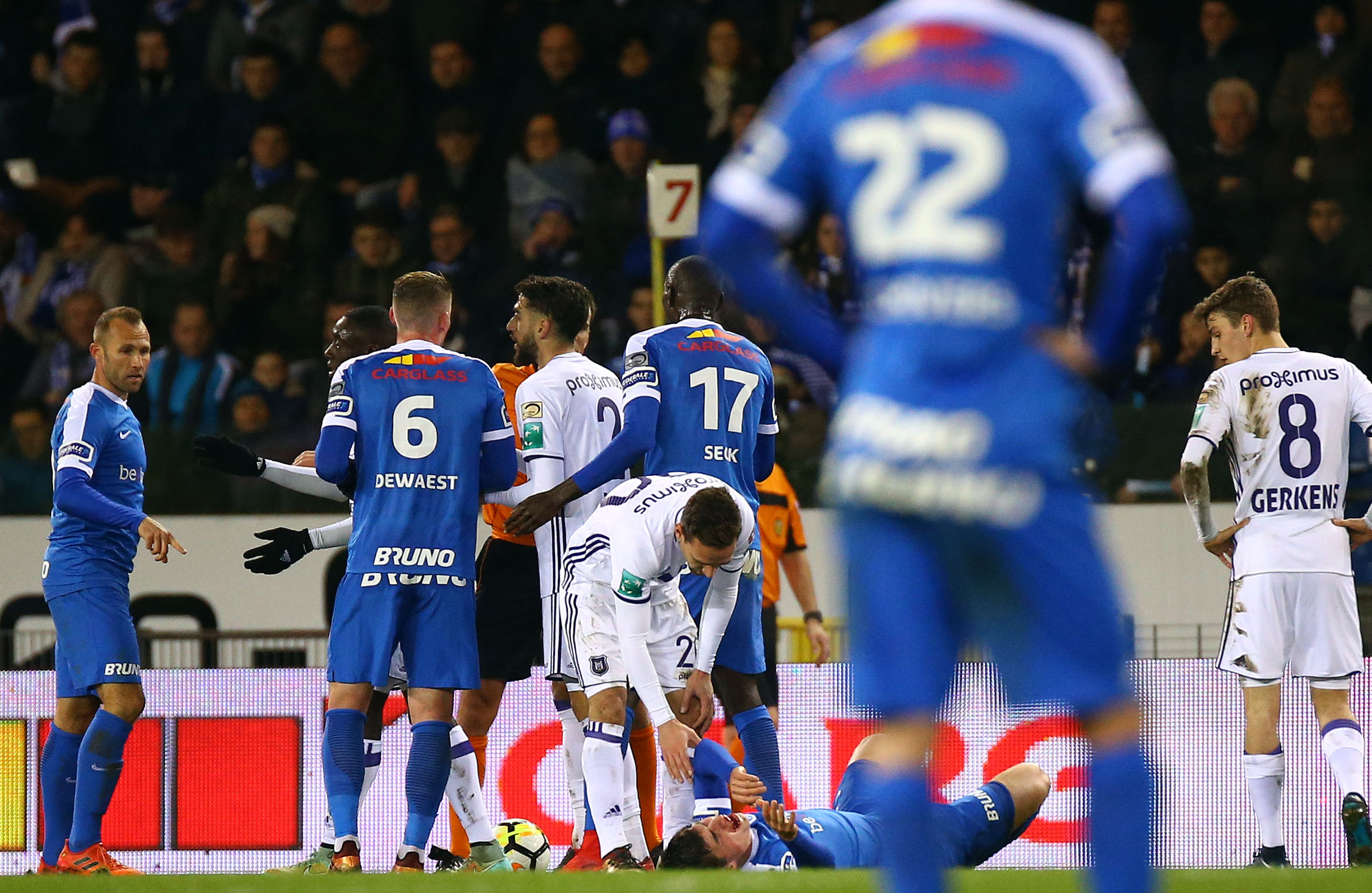 KRC Genk verliest met 10 man de topper tegen Anderlecht: 0 ...