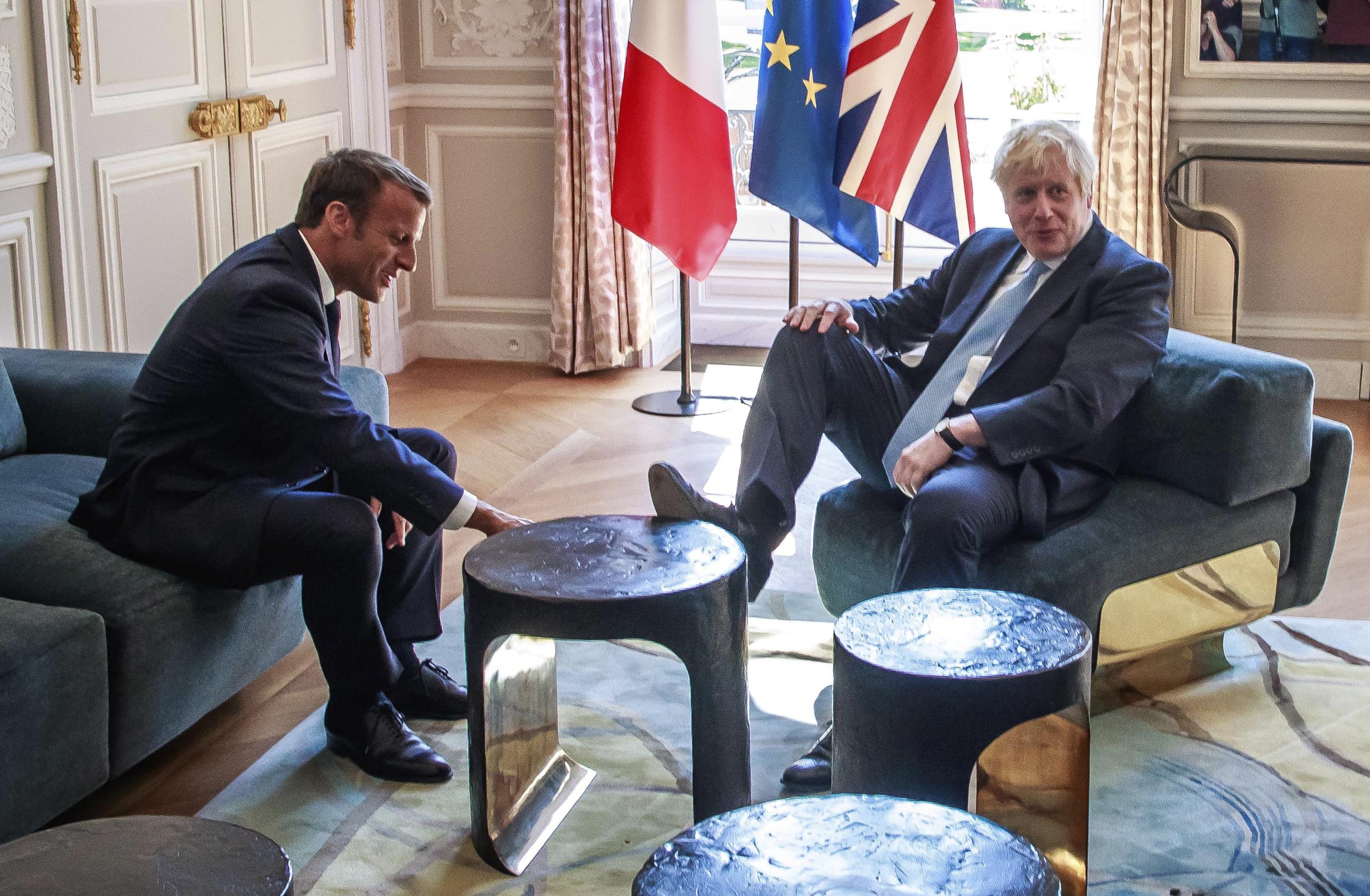 Johnson met de voeten op tafel tijdens bezoek aan Macron Het Belang