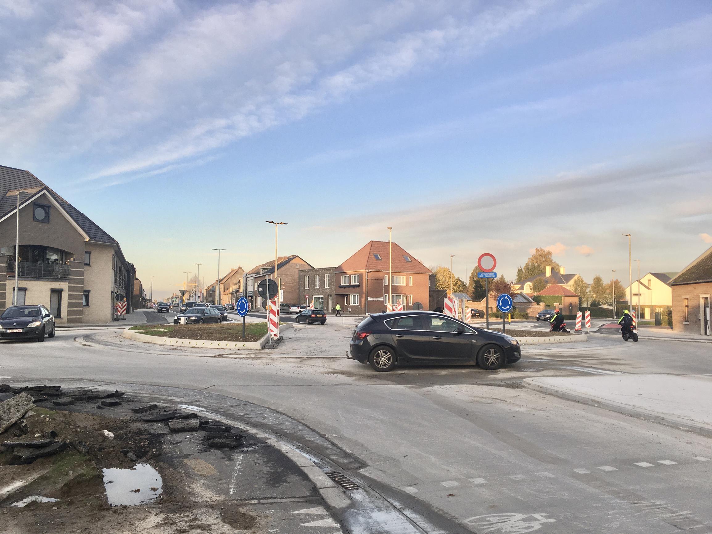 Rotonde op Steenweg in Rekem na zes maanden klaar - Het Belang van Limburg