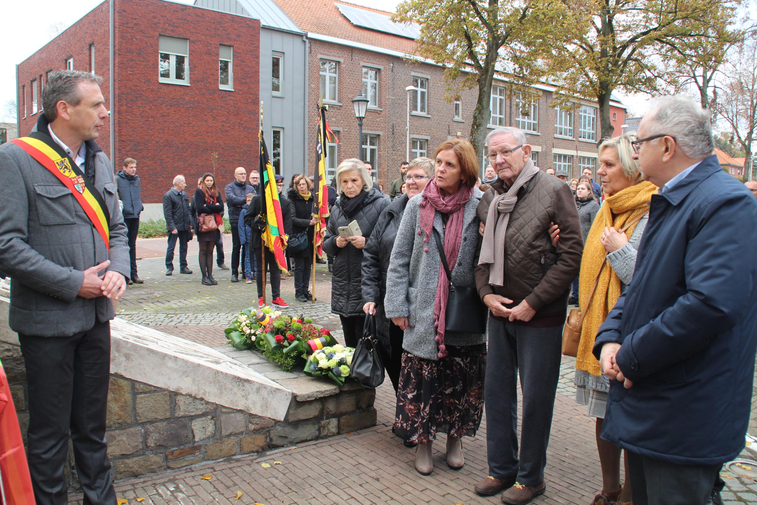 Linkhout eert gesneuvelden 75 jaar na bombardement (Lummen) - Het Belang van Limburg