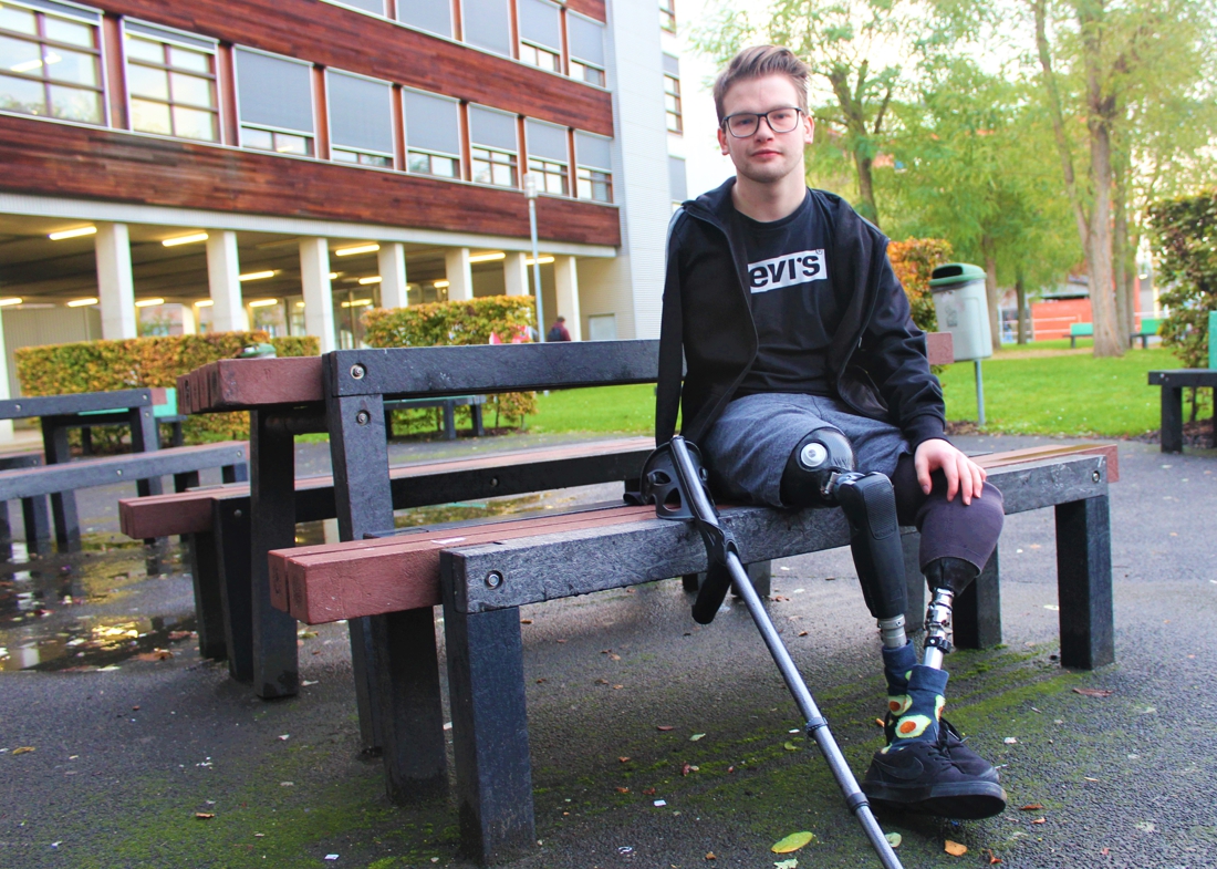 Breese student Roy (21) verloor drie ledematen en zet zich nu in voor Rode Neuzen Dag - Het Belang van Limburg