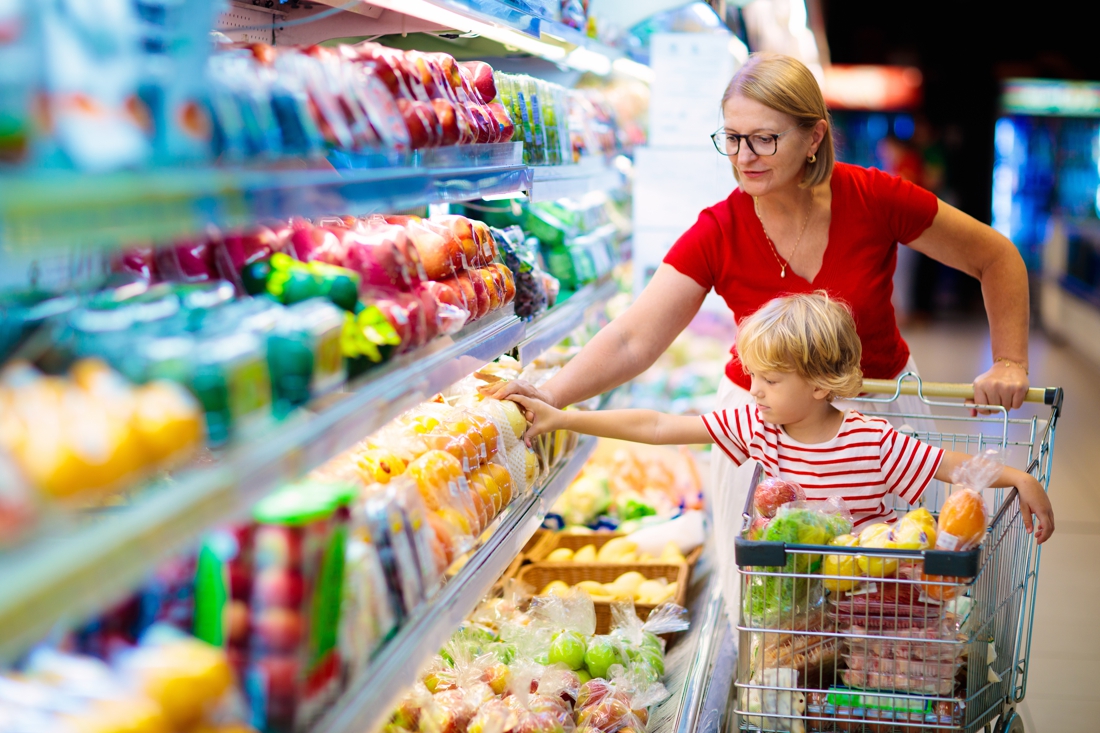 Mogen kinderen nu wel of niet mee naar de winkel? En mag een supermarkt de toegang weigeren? | Het Belang van Limburg
