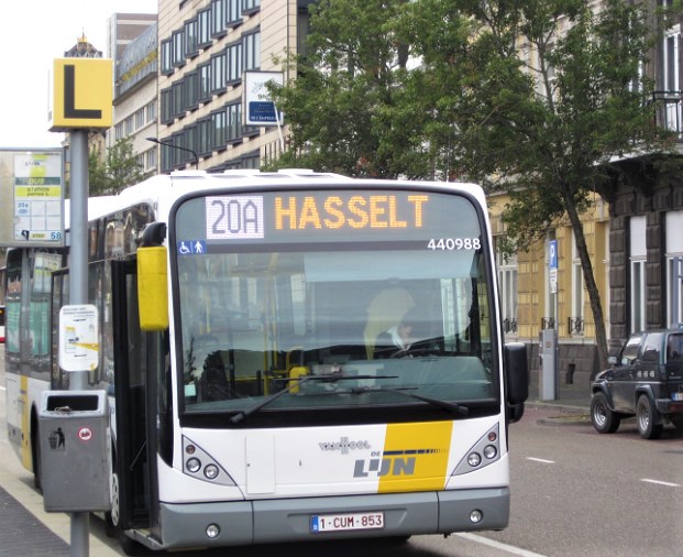 onenigheid ontsmettingsmiddel racket Bussen van De Lijn rijden weer de grens over (Lanaken) | Het Belang van  Limburg Mobile