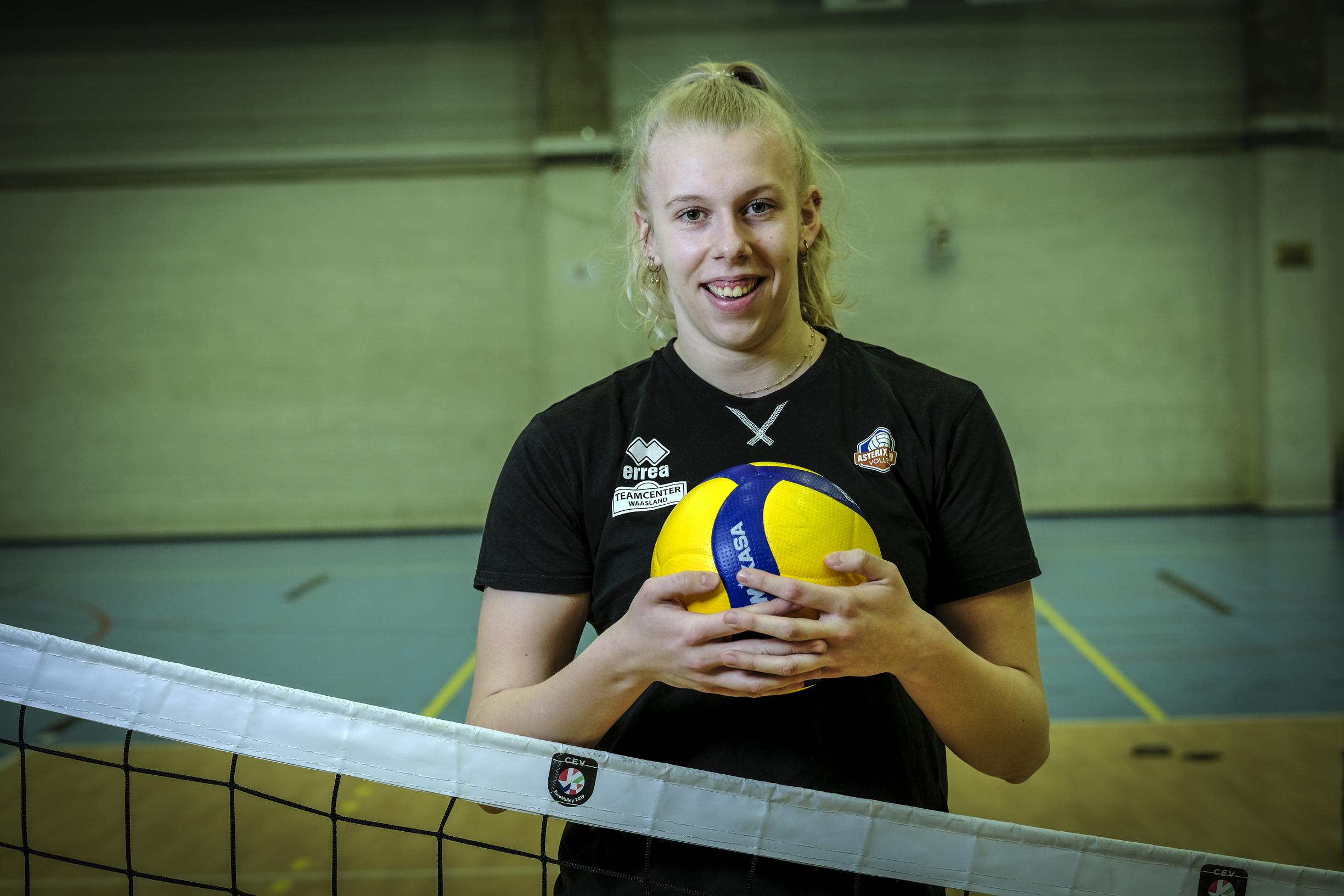 Blanco tand Senaat Bente Deckers houdt Limburgse eer hoog in bekerfinale volleybal bij de  dames | Het Belang van Limburg Mobile