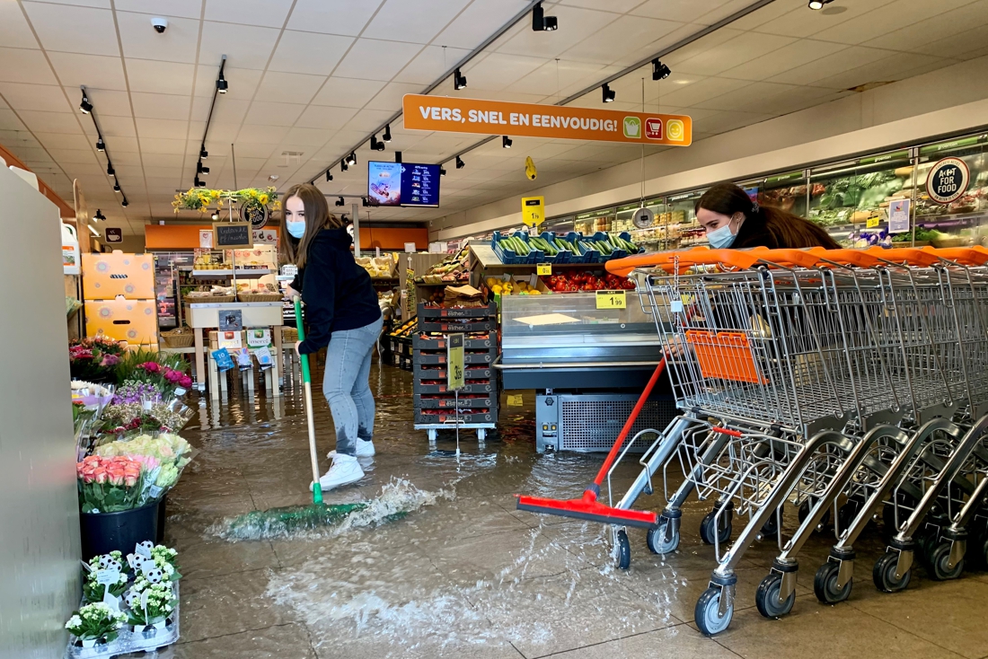 Thousands of liters of water enter the supermarket, but customers… (Mechelen)