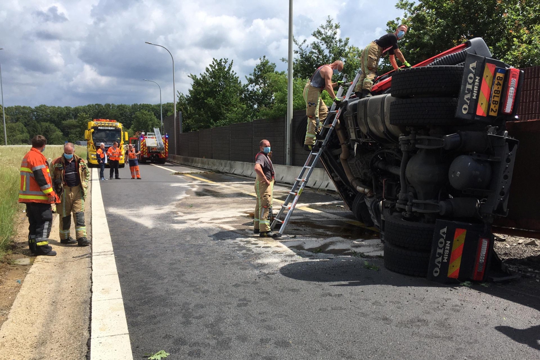 Ramp of E313 in Paal open again after truck with li… (Beringen)