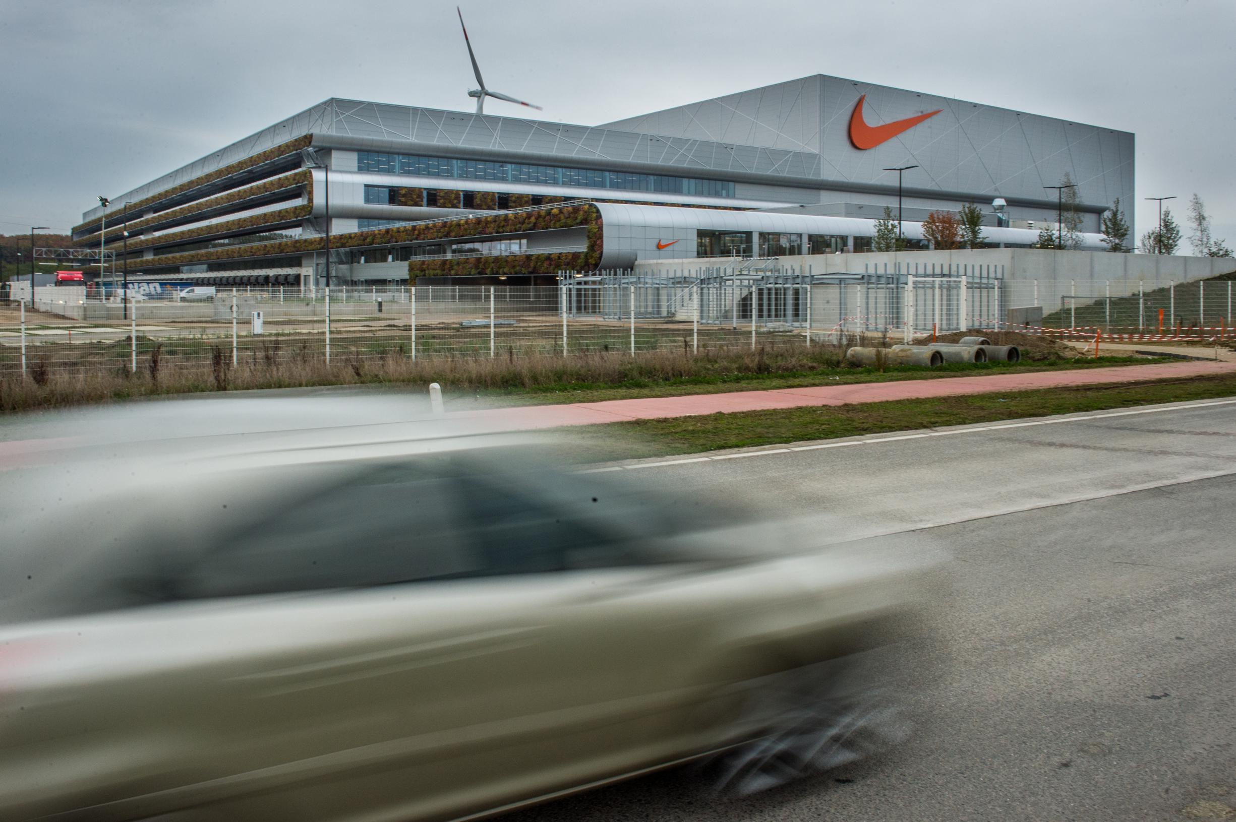 Artefact landheer in verlegenheid gebracht Twee miljoen euro Vlaamse steun voor Nike in Ham | Het Belang van Limburg  Mobile