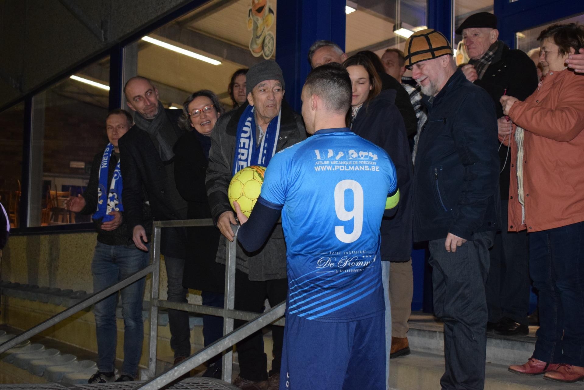 Afscheidnemende Valentin Theunissen (84) Geeft Aftrap Van Derby Tussen ...