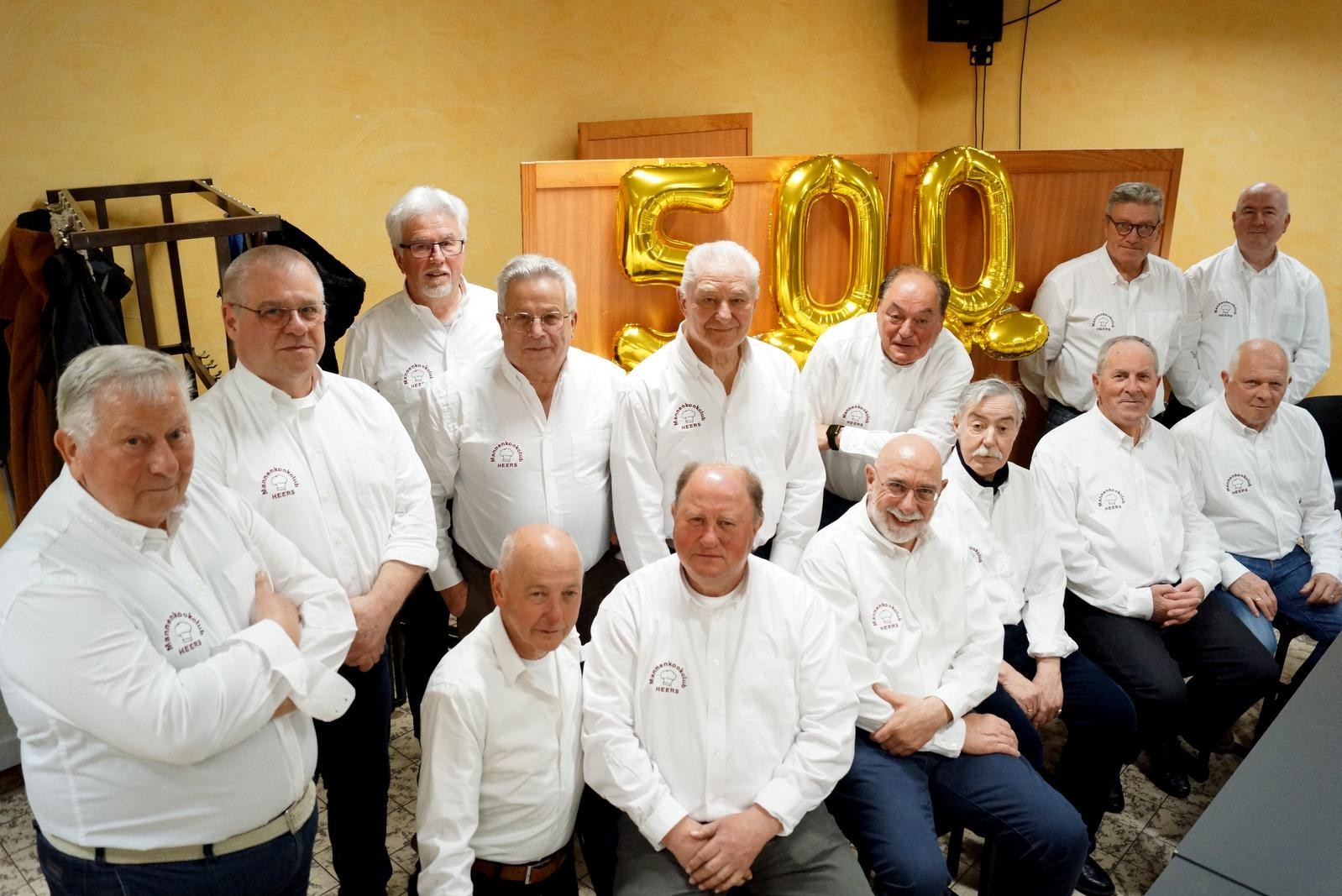 Mannenkookclub viert 500ste kookavond met feestmenu