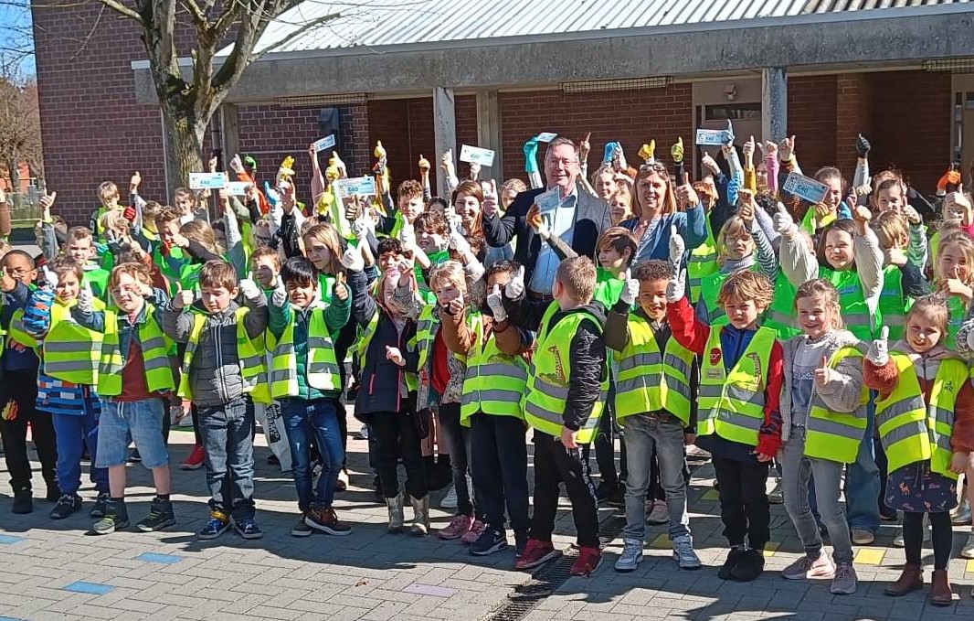 ’t Stekske en WICO Lommel ontvangen boekenbonnen van Davidsfonds Lommel