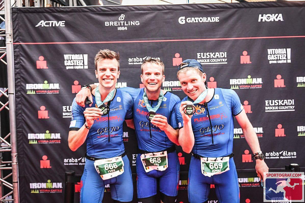 Jonas, Sven e Yves completan un triatlón en España (Pelt)