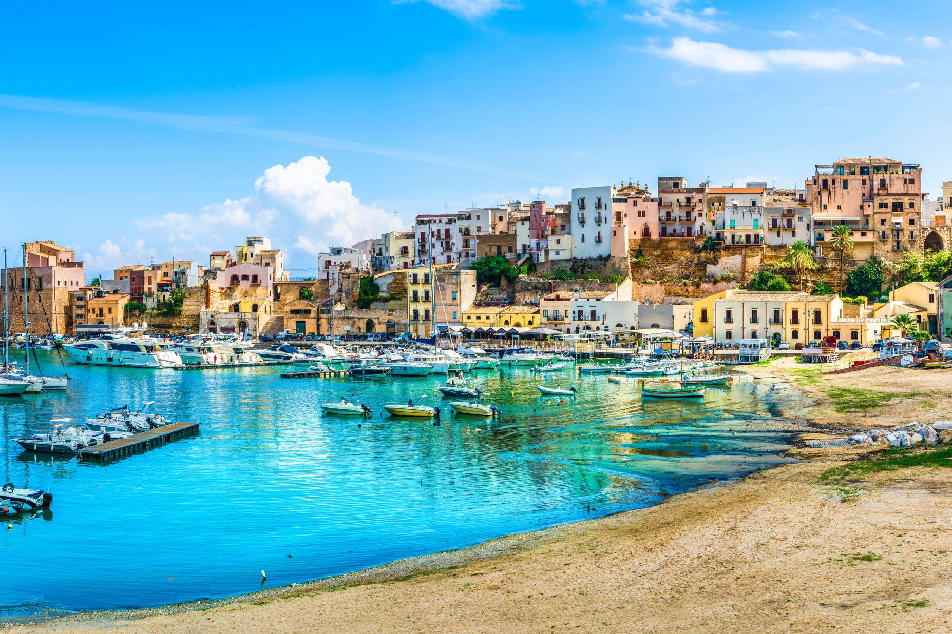 La temperatura dell’acqua di mare sale a 30 gradi sulla costa italiana
