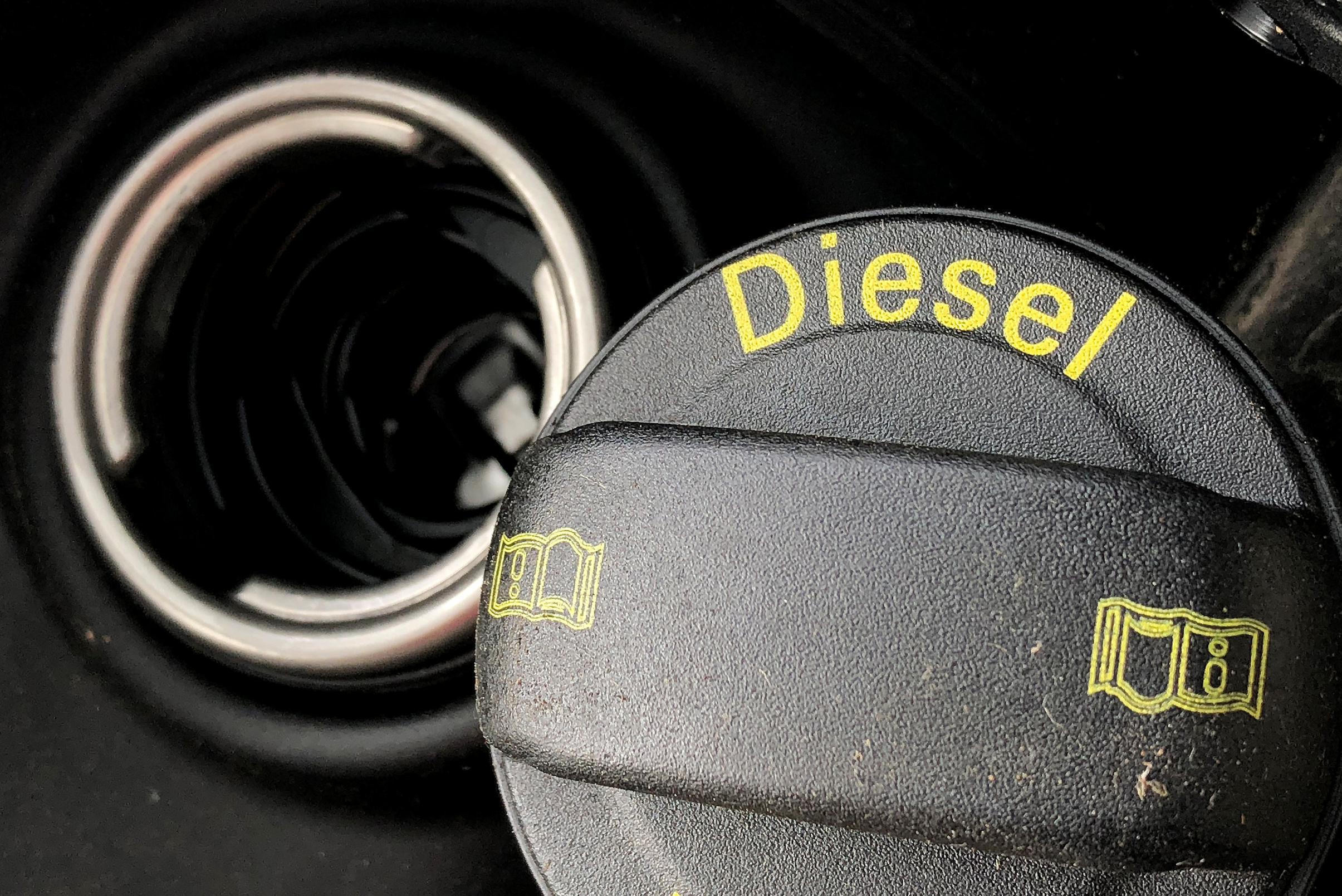 142.000 liter ontkleurde diesel aangetroffen in Truiense loods: “Zijn uitleg was niet te snappen”