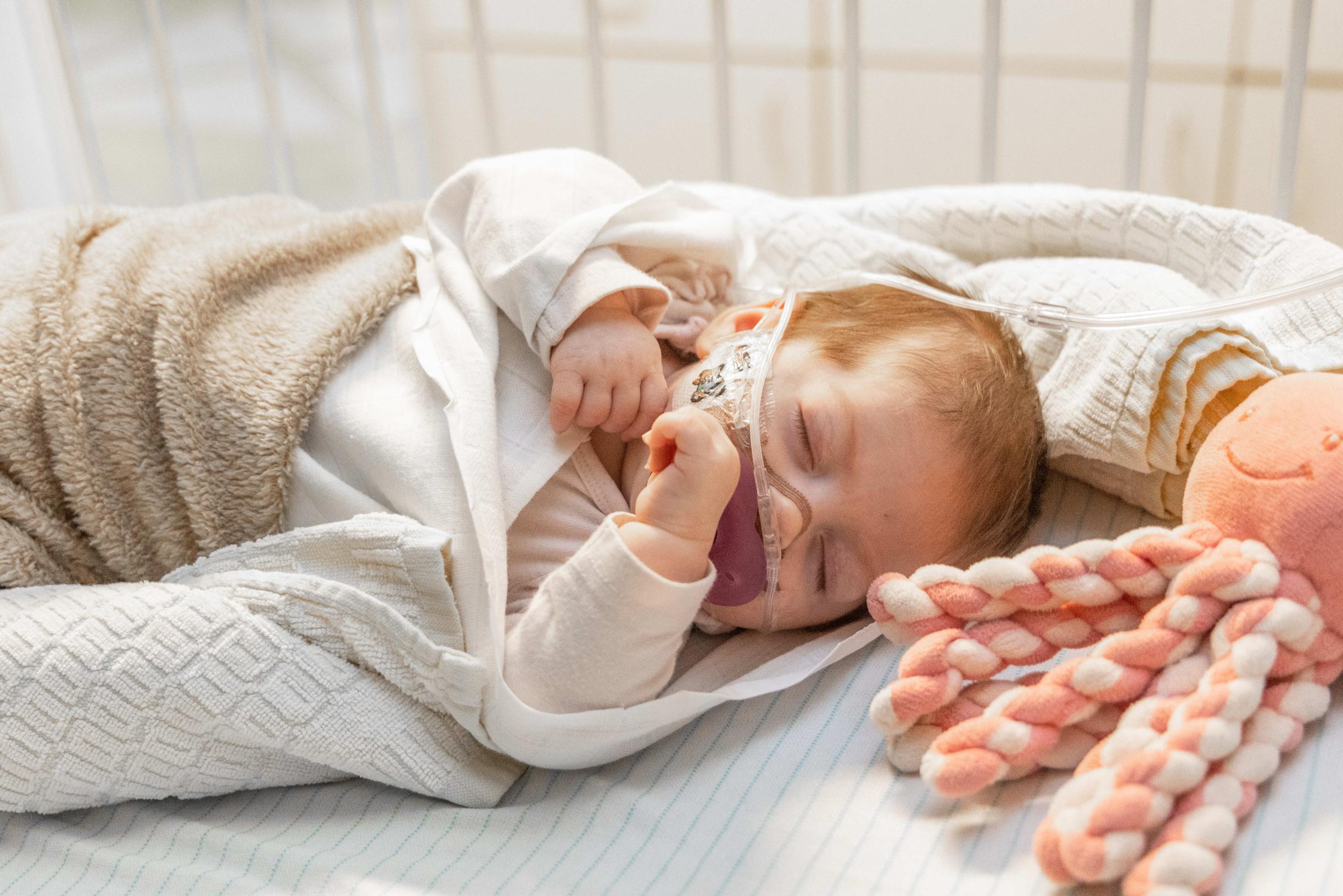 Limburgse kinderafdelingen (bijna) vol door RSV: “Babyborrels stel je beter uit”