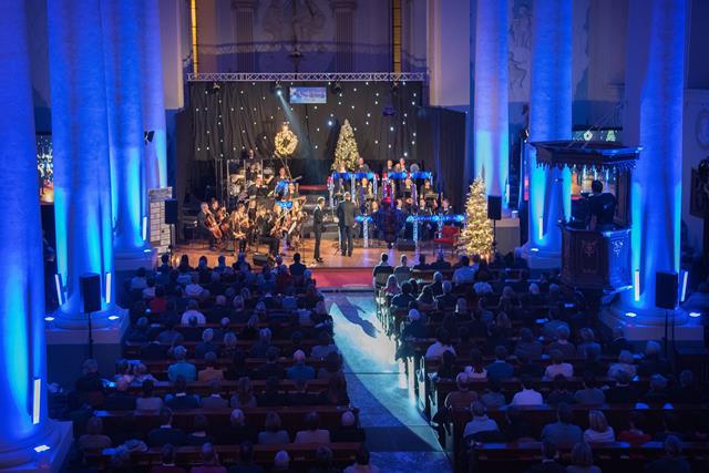 Yentl Big Band staat met kerstconcert in de Sint Quintinuskerk