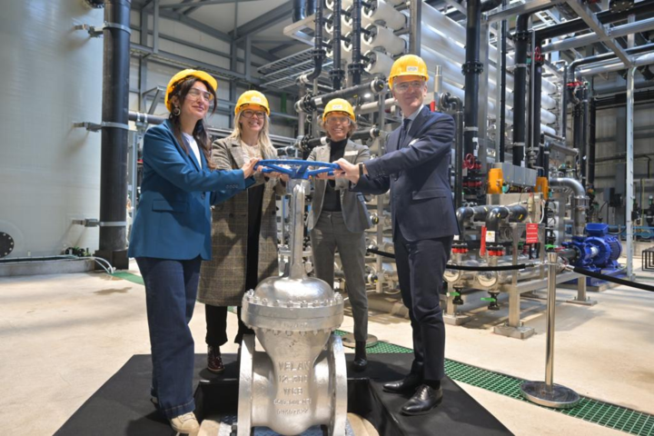 Zuhal Demir opent geavanceerde waterfabriek in Tessenderlo: “Zo ontlasten we onze watervoorraden”