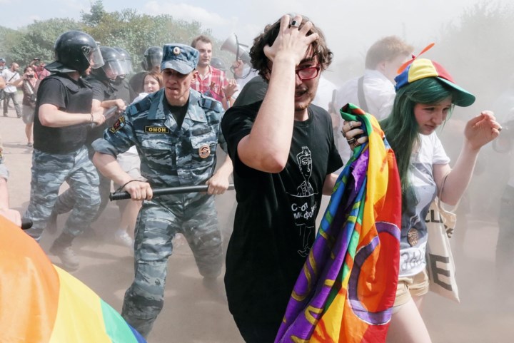 Rusland bestempelt LGBTQ+-beweging als  “extremistisch”: “De gevolgen kunnen catastrofaal zijn”