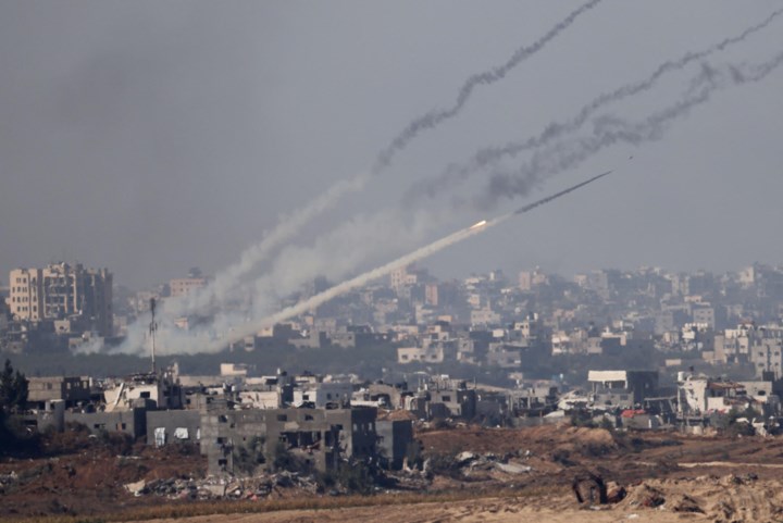 Na een week pauze nemen Israël en Hamas de wapens weer op: “Maar we zijn niet helemaal terug bij af”