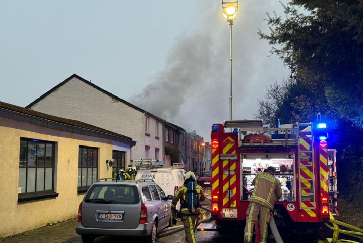 Bewoner (70) dood teruggevonden bij uitslaande brand in Hasselt, drie woningen beschadigd