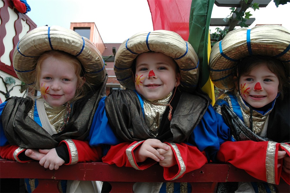 900 kinderen in jeugdstoet Maasmechelen (Maasmechelen ...