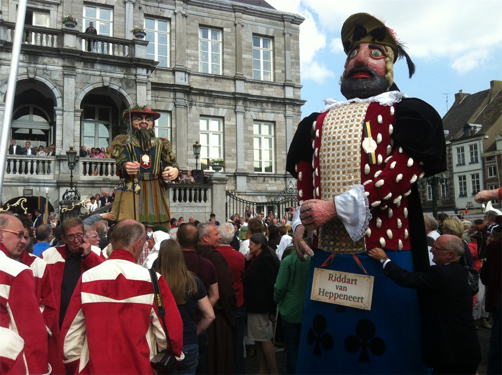 Reus Riddart op stap in Maastricht (Maaseik) - Het Belang ...